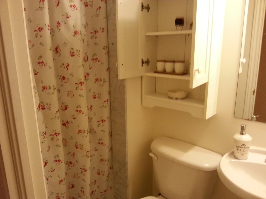 Maria'S Homestay Thornhill Room photo