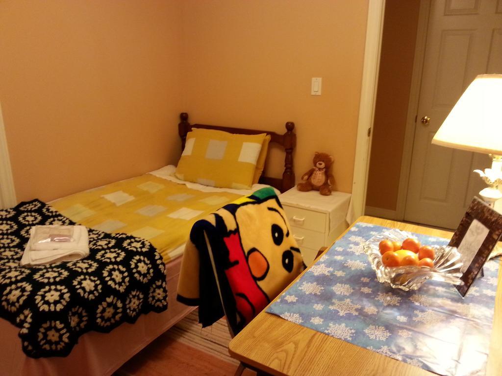 Maria'S Homestay Thornhill Room photo